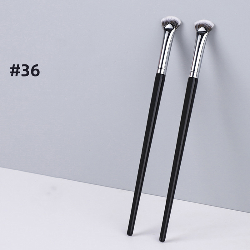 1PC Fan-shaped Eyelash Brush S - огляд і ціна Beauty No Makeup